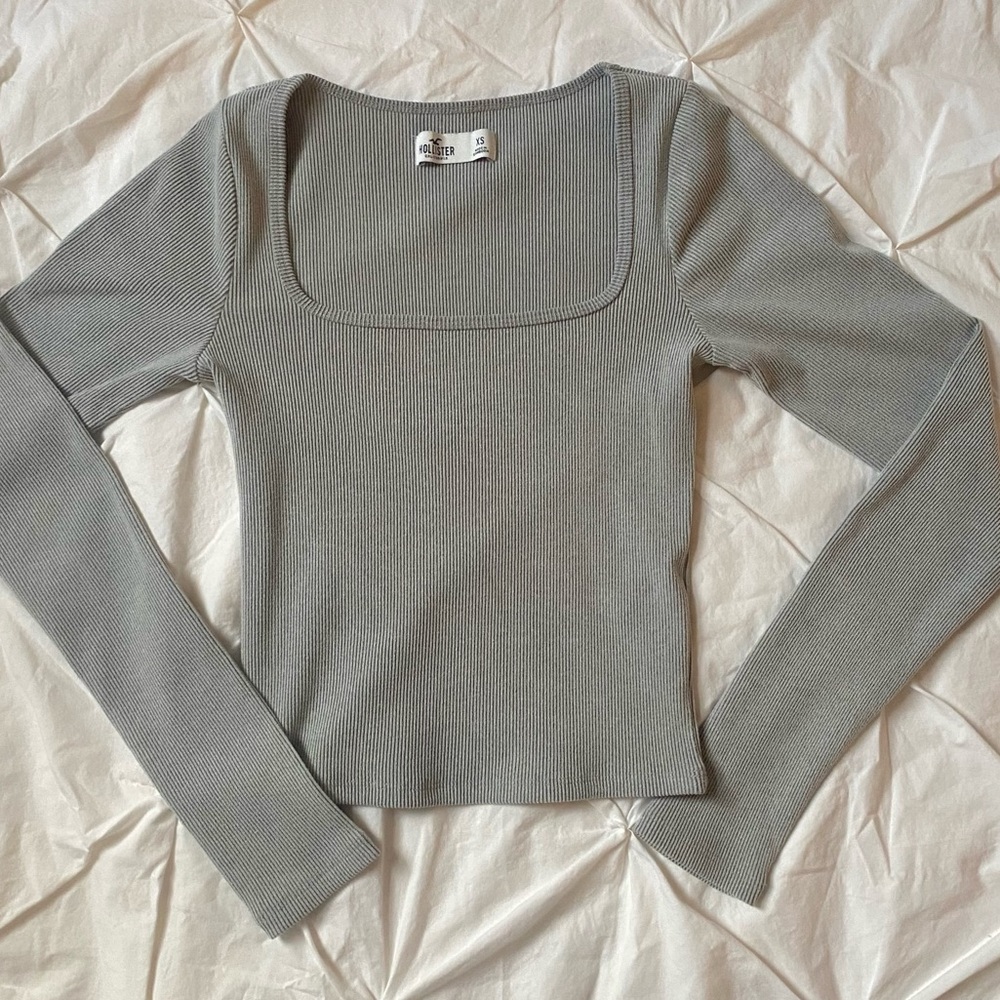 Hollister Light Gray Scoop Neck Women’s Long Sleeve Ribbed Tee